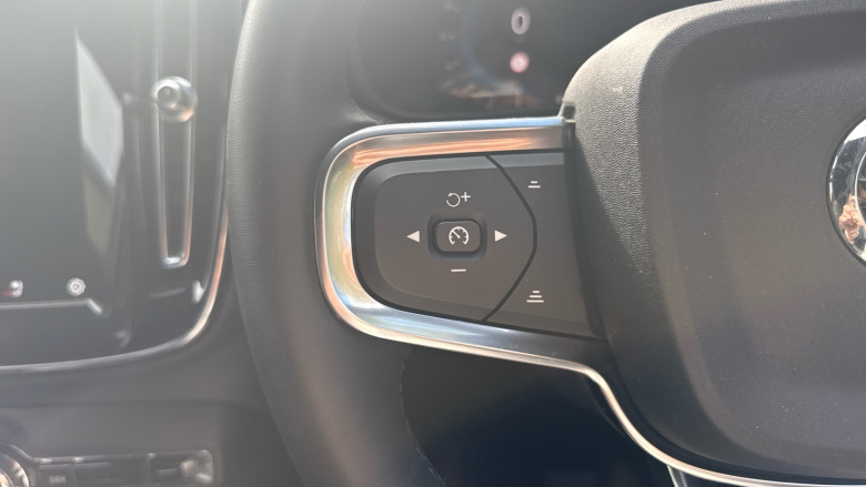 Volvo XC40 2.0 B3P Plus Dark 5dr Auto Petrol Estate